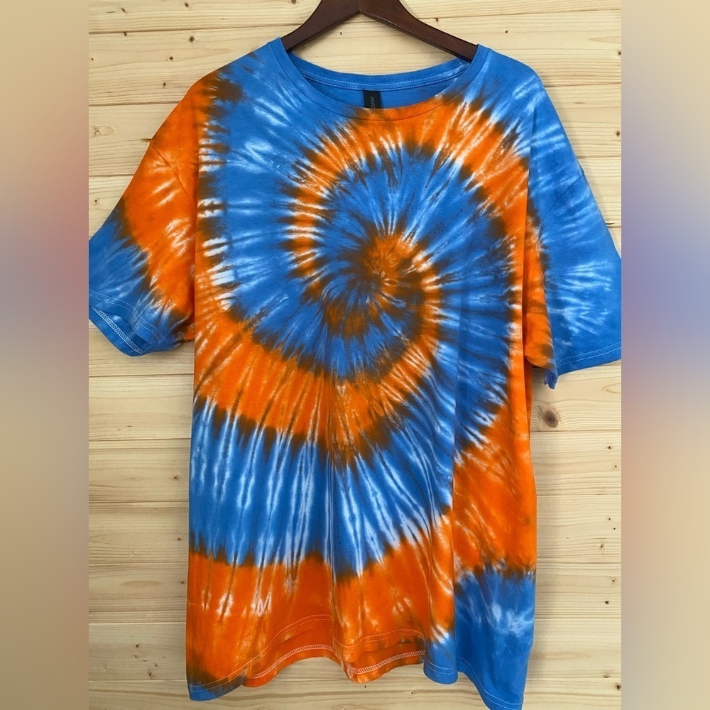 NEW Blue Orange Tie Dye XL GILDAN SoftStyle Unisex T-Shirt Casual Vibrant Spiral